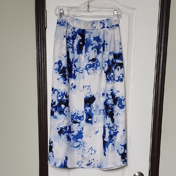 Handmade Dresses & Skirts - Elegant Blue and White Patterned Skirt